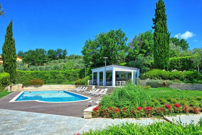 Villa with BBQ, hot tub & private pool — photo 2