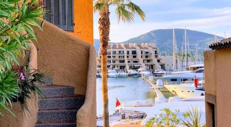 Apartment with 1 room for 6 persons in Cogolin