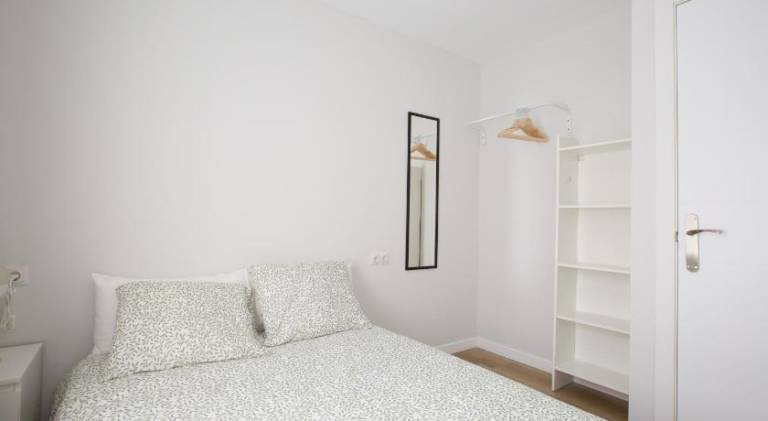 Alberto Rooms habitaciones en piso compartido bano y zonas comunes compartido in Bilbao