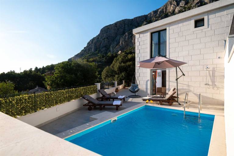 Child-friendly wonderful villa with patio, pool & BBQ | Mountain view | Pet-friendly — photo 2