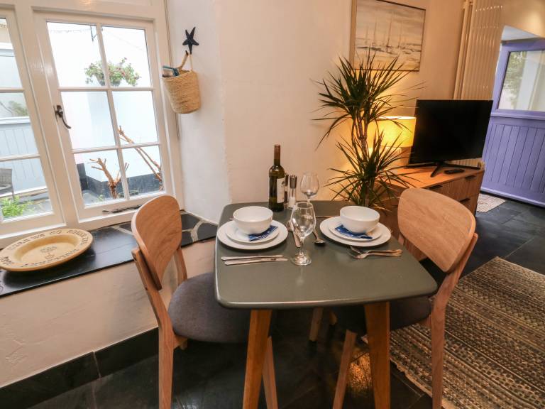 Family-oriented cottage with yard | Beach view | Close to the beach | Pets allowed — photo 4