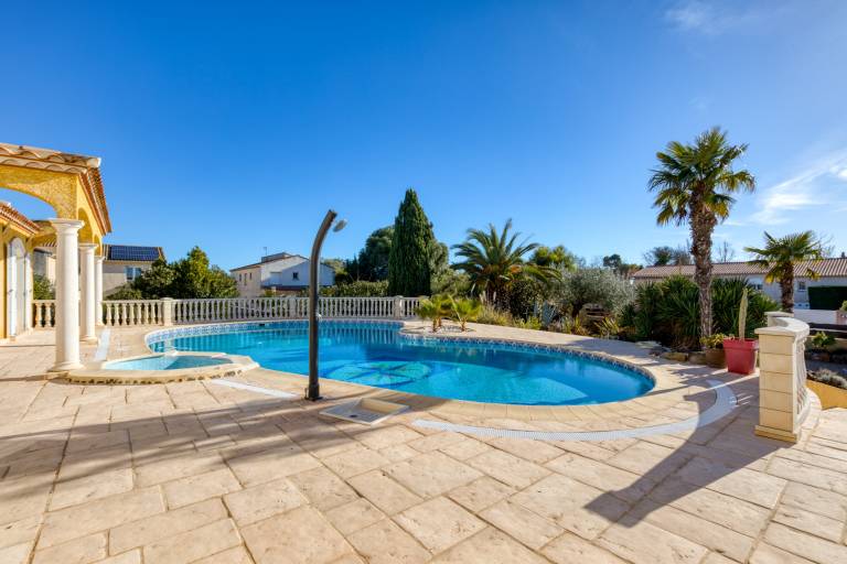Apartment 'La Madrague St Vincent Apt A' with Shared Pool, Wi-Fi and Air Conditioning — photo 2