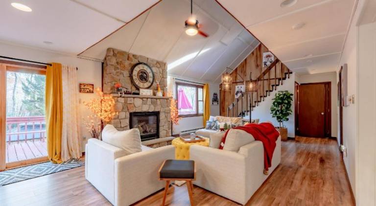 Luxurious house with largest hot tub & perfect retreat! — photo 2