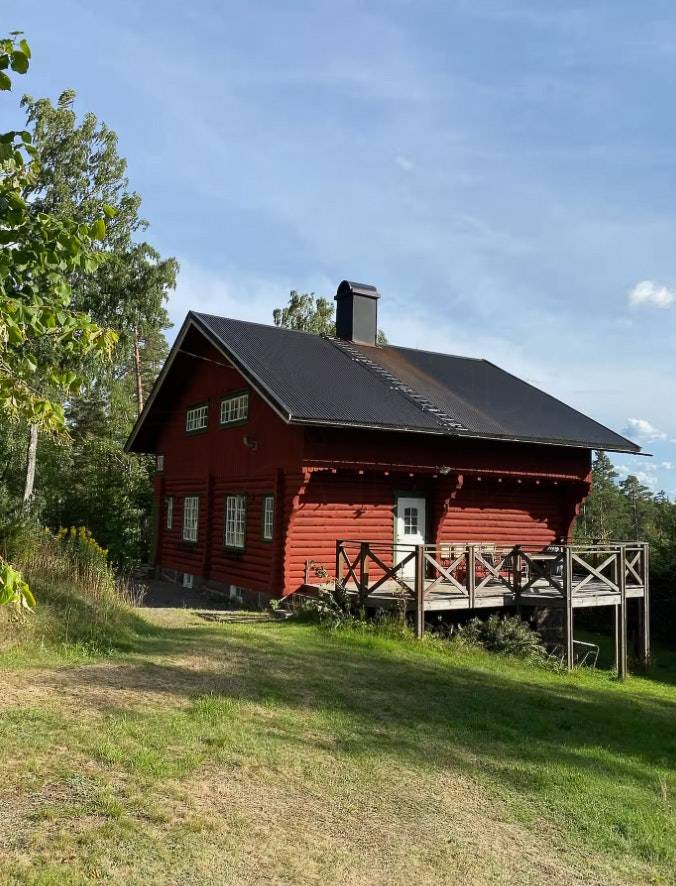 Wooden cabin by a beautiful lake near Vättern — photo 3