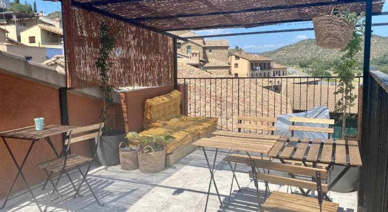 Serviced apartment with patio — photo 4