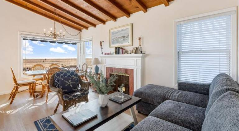 Oceanfront Atelier by AvantStay Beachfront Balboa Peninsula Escape — photo 2