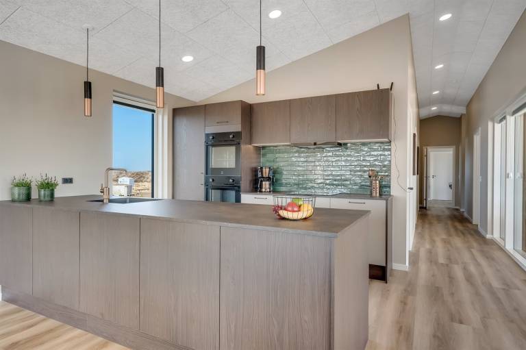 House with barbecue, hot tub & patio | Lake view — photo 4