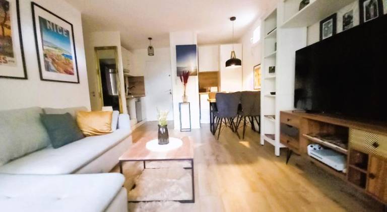 Holiday apartment with private pool, yard & terrace in Fréjus