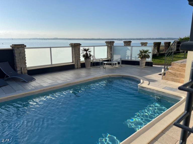Vacation home with barbecue, garden & private pool | Pet-friendly — photo 3