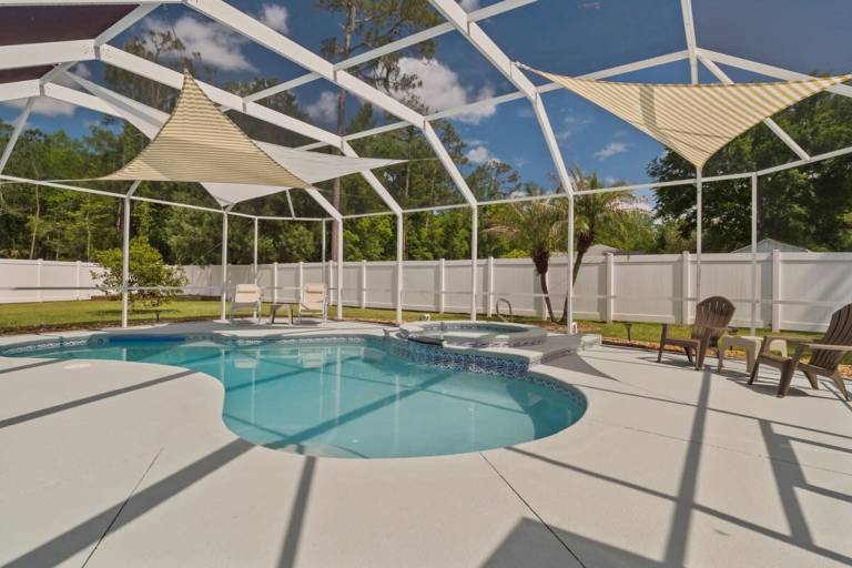 VILLA LAS PALMAS Beautiful Fenced-in Pool Home with Spa- Sleeps 8 — photo 3