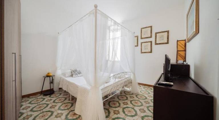 Holiday apartment with patio in Conversano