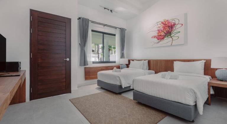 Fully equipped villa with hot tub, garden & barbecue | Perfect for remote work | Dogs allowed — photo 2