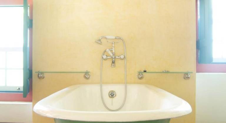 House with jacuzzi — photo 3