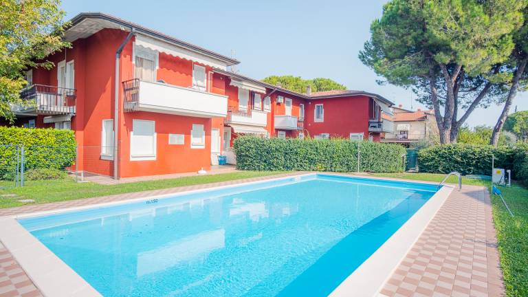 Apartment with patio, garden & pool | City view in Sirmione