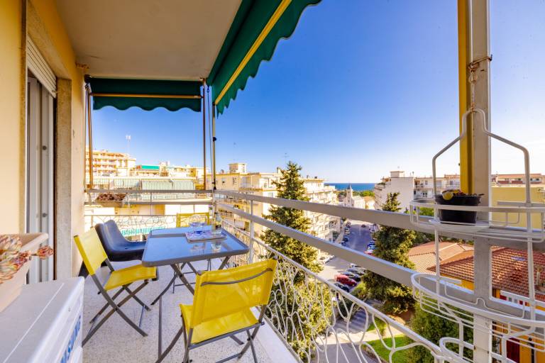 Apartment with 2 rooms for 3 persons in Sanremo