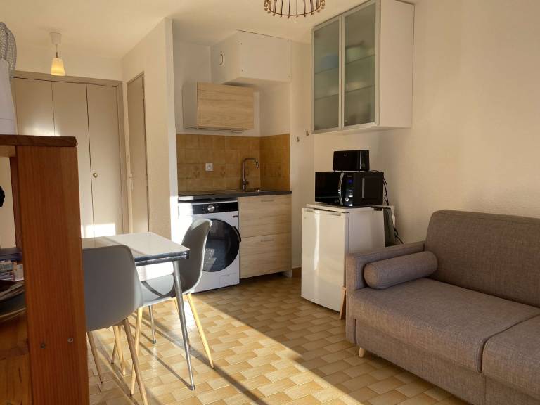 Cozy studio with private parking and Wi-Fi in Balaruc-les-Bains — photo 3
