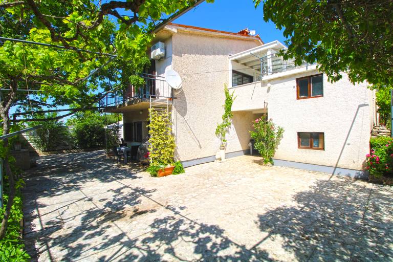 Family-friendly rental apartment with patio & barbecue | Beach nearby | Pet-friendly — photo 5