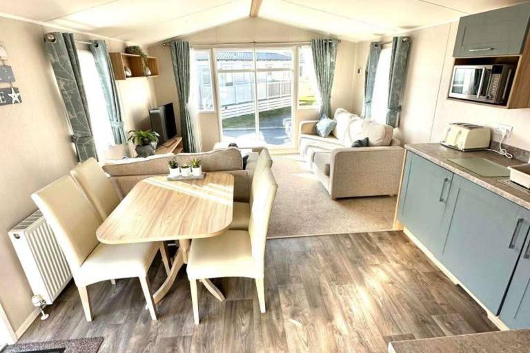 Trecco Bay - Sleeps 6 - Pet Friendly - Parking — photo 5