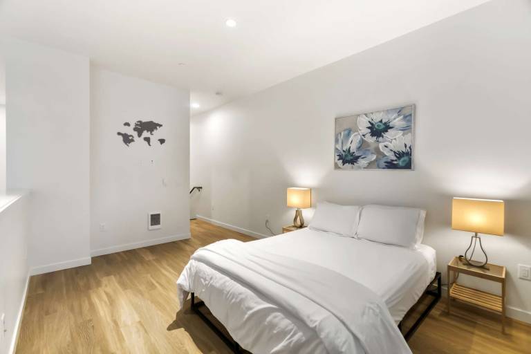 Elegant design meets optimal location amid the natural beauty of Downtown Redmond. — photo 4