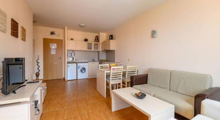 Serviced apartment with garden, pool & terrace — photo 2