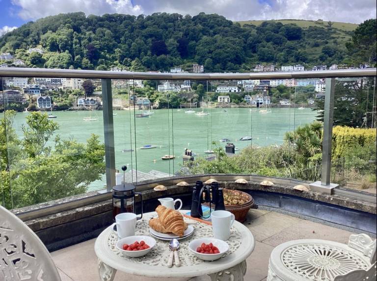 Apartment with garden & BBQ | Water view — photo 5