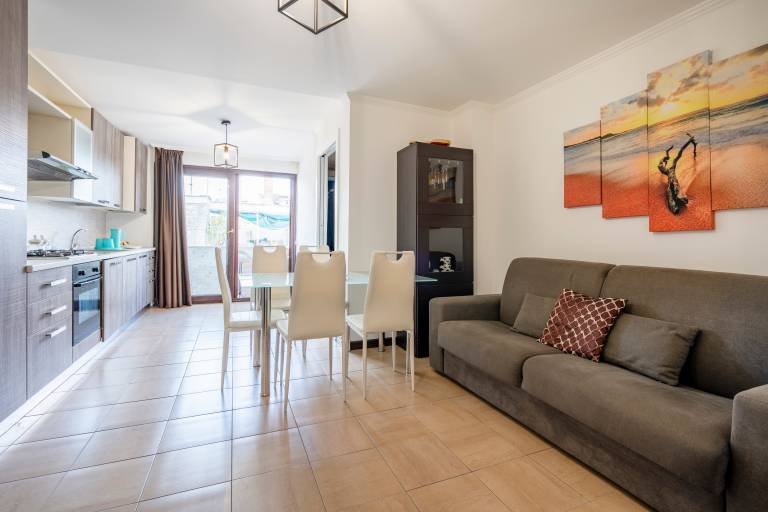 Apartment 'Emma House, By The Sea' with Balcony, Wi-Fi and Air Conditioning — photo 3