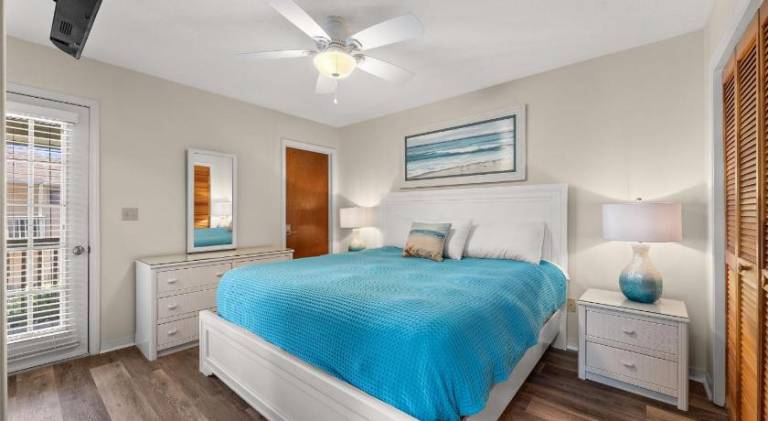 Apartment with pool in Panama City, FL