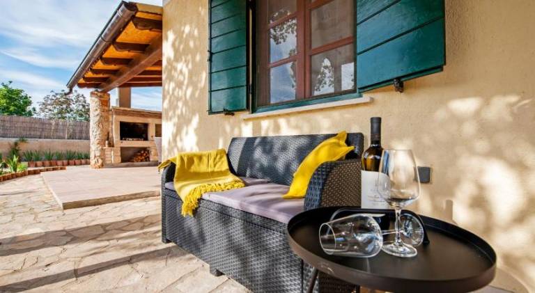Charming villa with jacuzzi, yard & barbeque | Good for workation | Dogs allowed — photo 5
