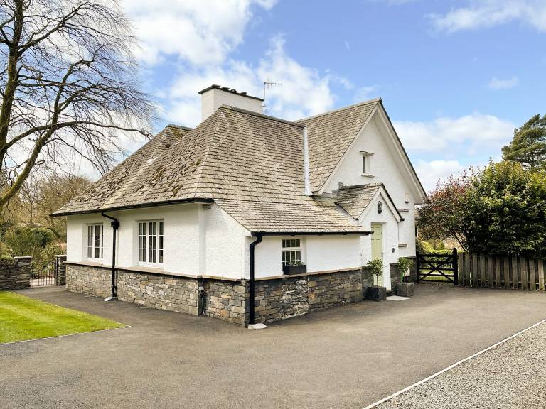 Child-friendly cottage with garden | Water view | Dogs allowed in Windermere