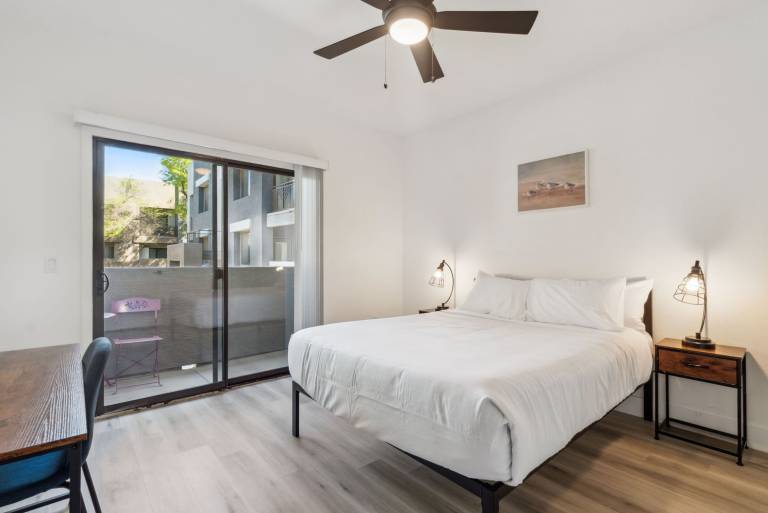 CozySuites Glendale Westgate with pool 07