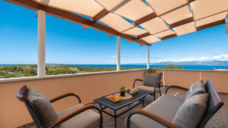 Villa with terrace, garden & private pool | Pets allowed — photo 3