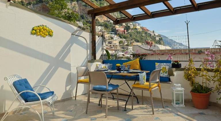 Holiday apartment with 3 rooms for 6 persons in Praiano