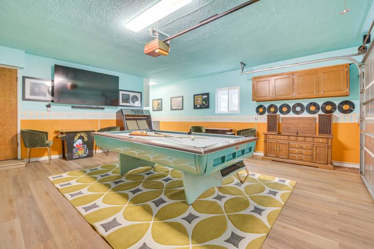 Stunning MCM Escape w/ Mtn Views in San Bernardino — photo 2