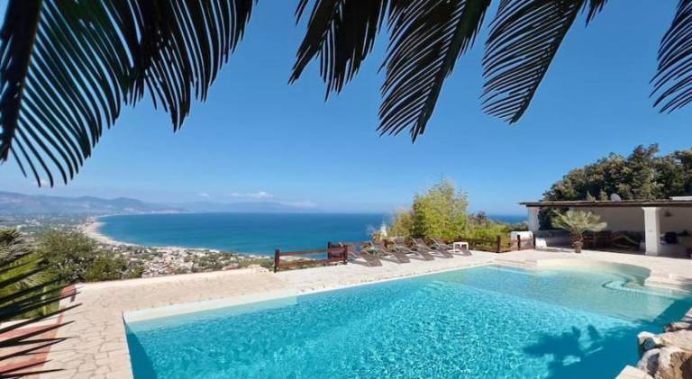 Villa with pool | Pet-friendly — photo 3