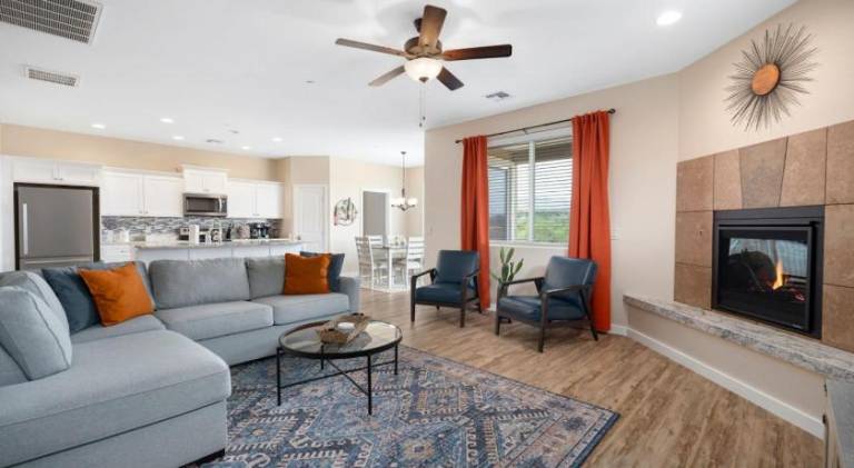 Stunning Views Hot Tub Location! 3 bed/3 bath — photo 2