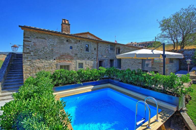 Villa with private pool, BBQ & yard in Cortona