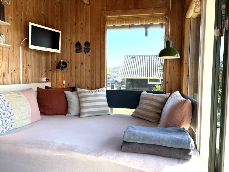 Children-friendly cottage with grill & yard | Beach view | Pets allowed — photo 5