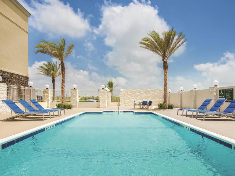 La Quinta Inn & Suites by Wyndham Corpus Christi - Portland — photo 5