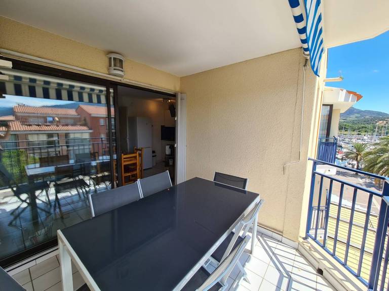 Apartment with 1 room for 4 persons — photo 2