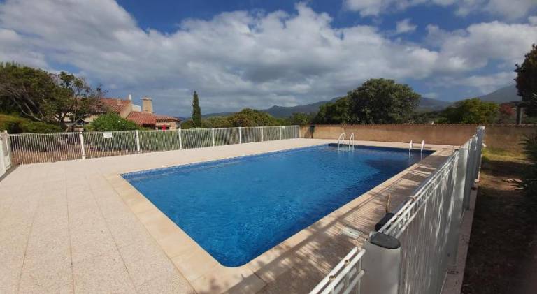 Apartment with pool — photo 5