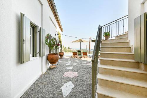 Serviced apartment with terrace & pool — photo 3