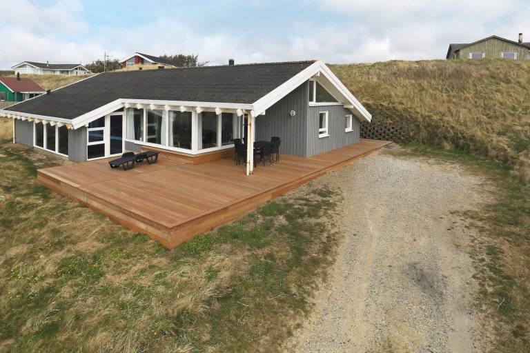 Fully equipped spacious house with sauna, patio & pool | Next to the beach | Dogs allowed in Lokken
