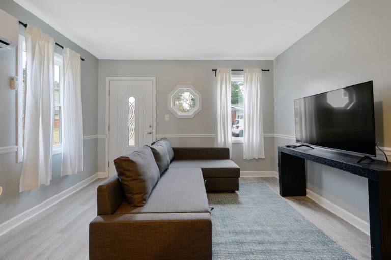 Child-friendly vacation home with yard | Dogs allowed — photo 2