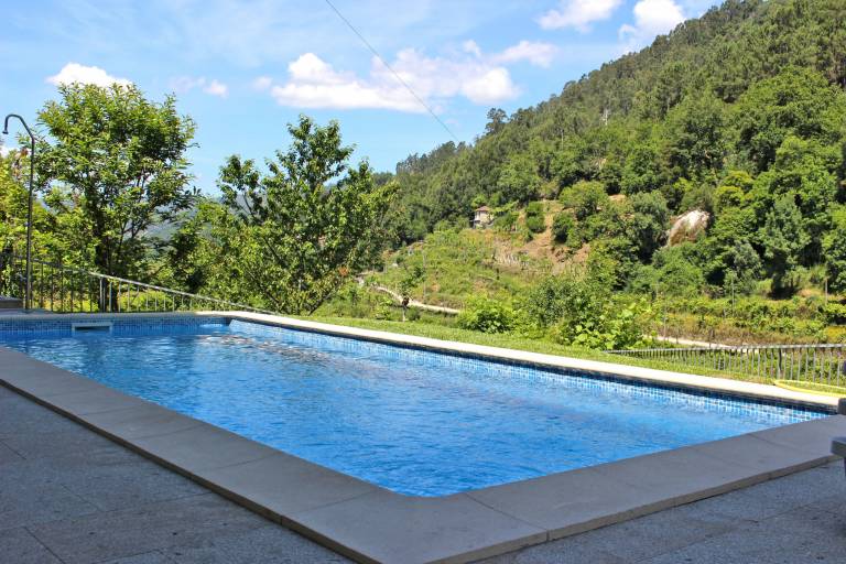 House with yard, barbecue & private pool — photo 2