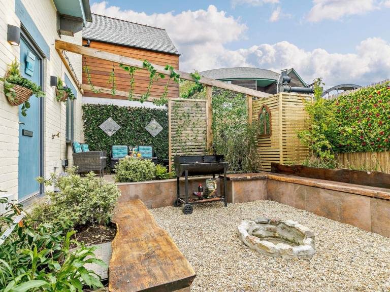 Cottage with jacuzzi, barbeque & yard — photo 2