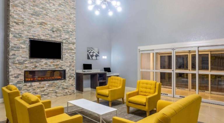 La Quinta Inn & Suites by Wyndham Sebring — photo 3