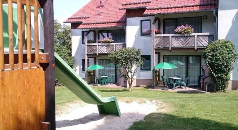 Apartment with BBQ, pool & yard — photo 5