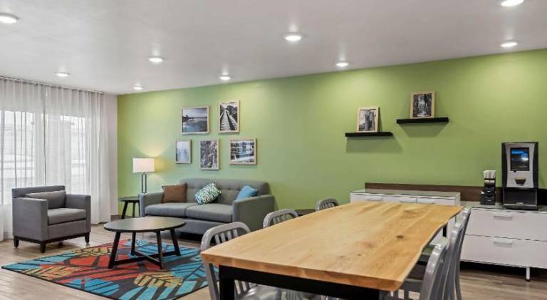 WoodSpring Suites Loves Park - Rockford — photo 3
