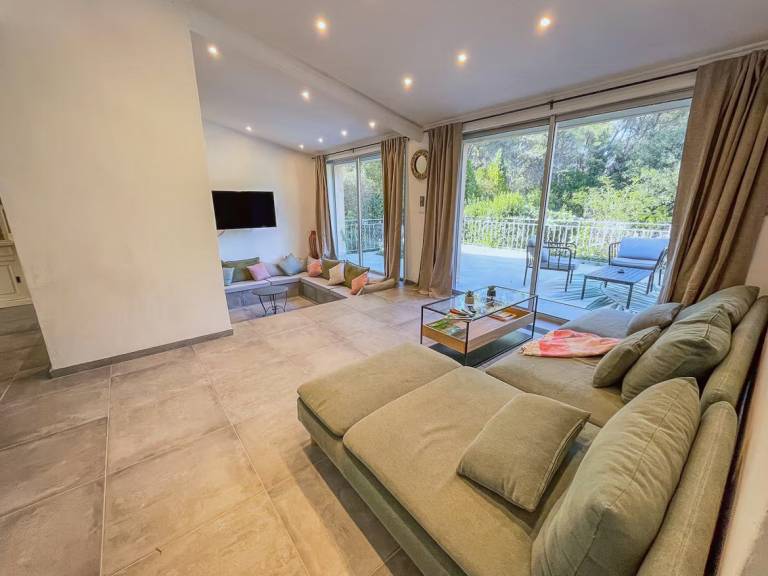 Family-oriented vacation home with terrace, grill & yard | Suitable for remote work | Pets are welcome — photo 4