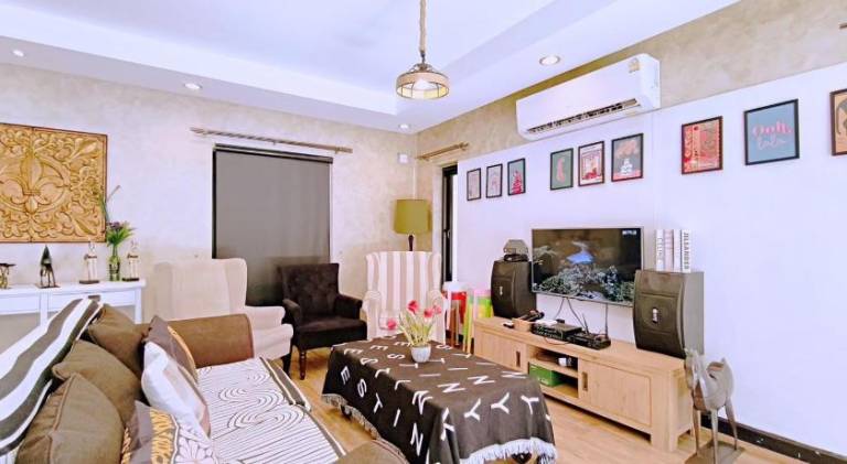 House with pool in Sattahip